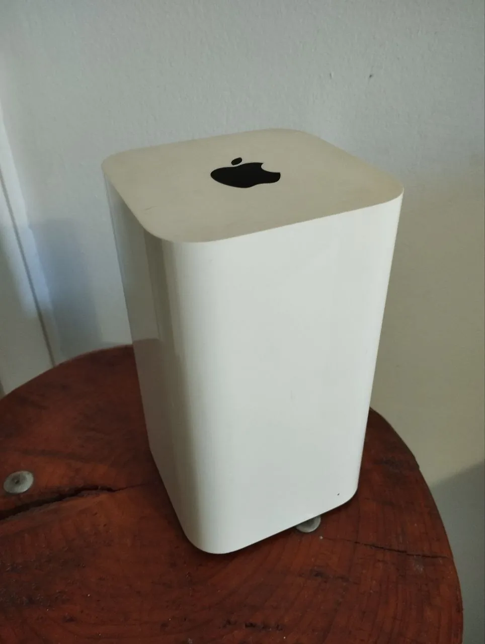 Продам Apple AirPort Time Capsule 5 поколения A1470 EMC2635. Внутри жесткий диск на 3тб.