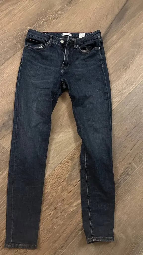 Женские джинсы Tommy Hilfiger, размер на фото. Можно сказать новые. 35€. Утрехт или почта/vinted