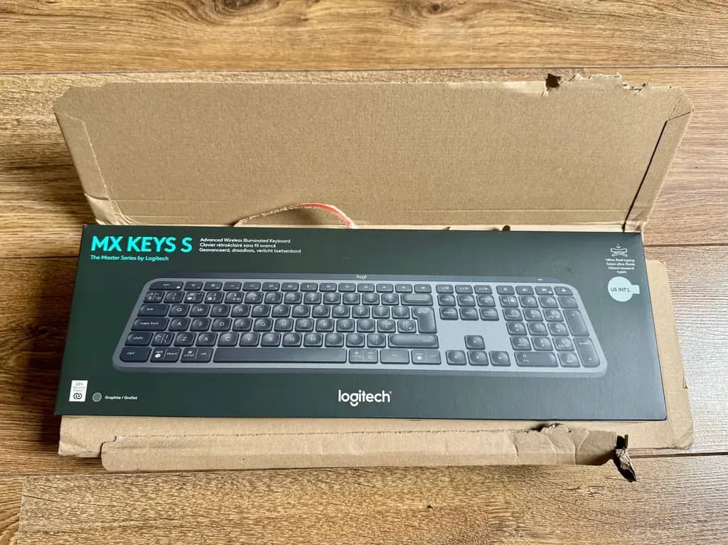 Продам абсолютно новую беспроводную клавишу Logitech MX Keys S