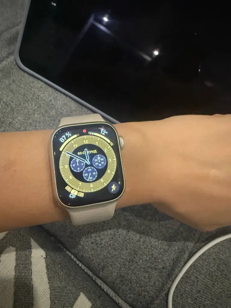 Продам смарт-часы Apple Watch Series 9 GPS S/M 41 мм starlight-бежевый.