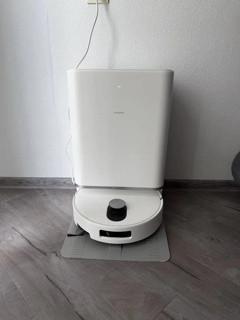 Продам робот-пылесос Xiaomi Robot Vacuum 5 с базой самообслуживания.