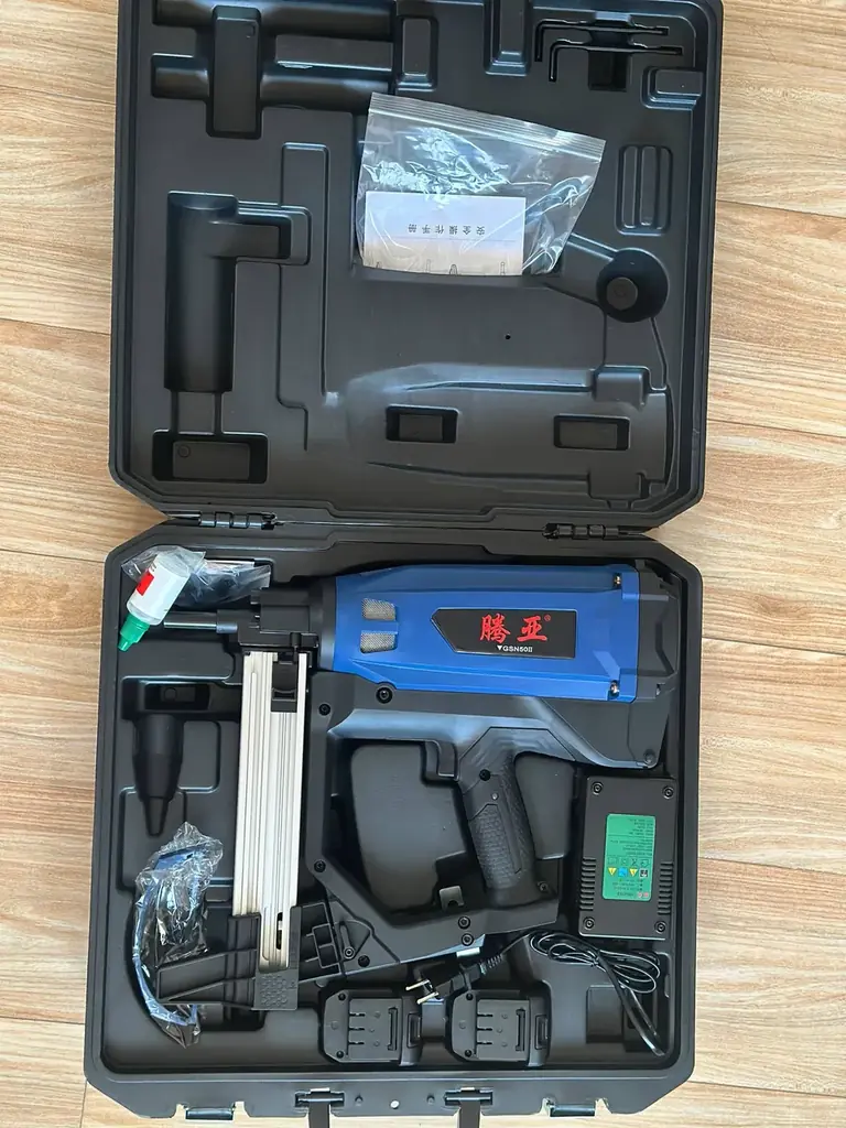 Продам газовый монтажный пистолет TOUA GSN50
