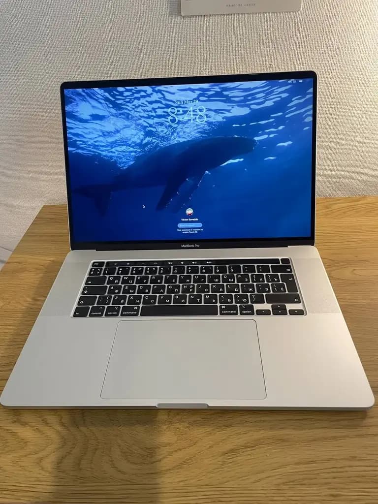 Продам MacBook Pro 16” (2019), Intel Core i9 2.4 GHz, 32 GB RAM, 1 TB SSD, Intel UHD 630