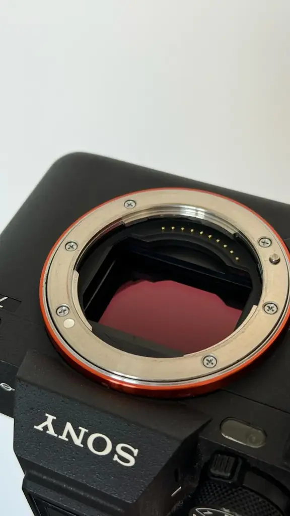 Продаю камеру Sony a 7 IV. Полностью исправна, в ремонте не была, защитное стекло, коробка, ремешок…