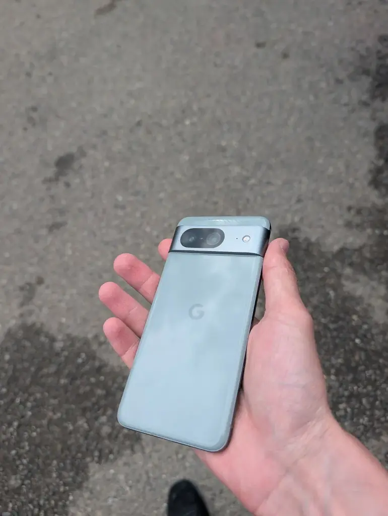 Google Pixel 8 в идеальном состоянии, в комплекте usb кабель и чехол, цена: 850 лари