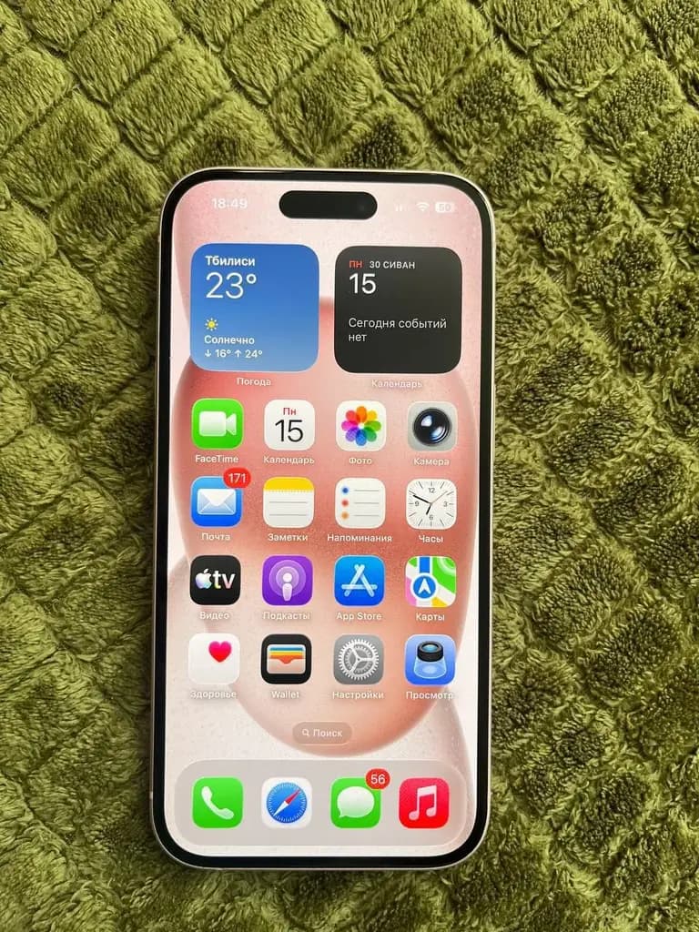 iPhone 15 pink в отличном состоянии . 128Гб не ремонтировался . Все запчасти родные . Батарея 81%