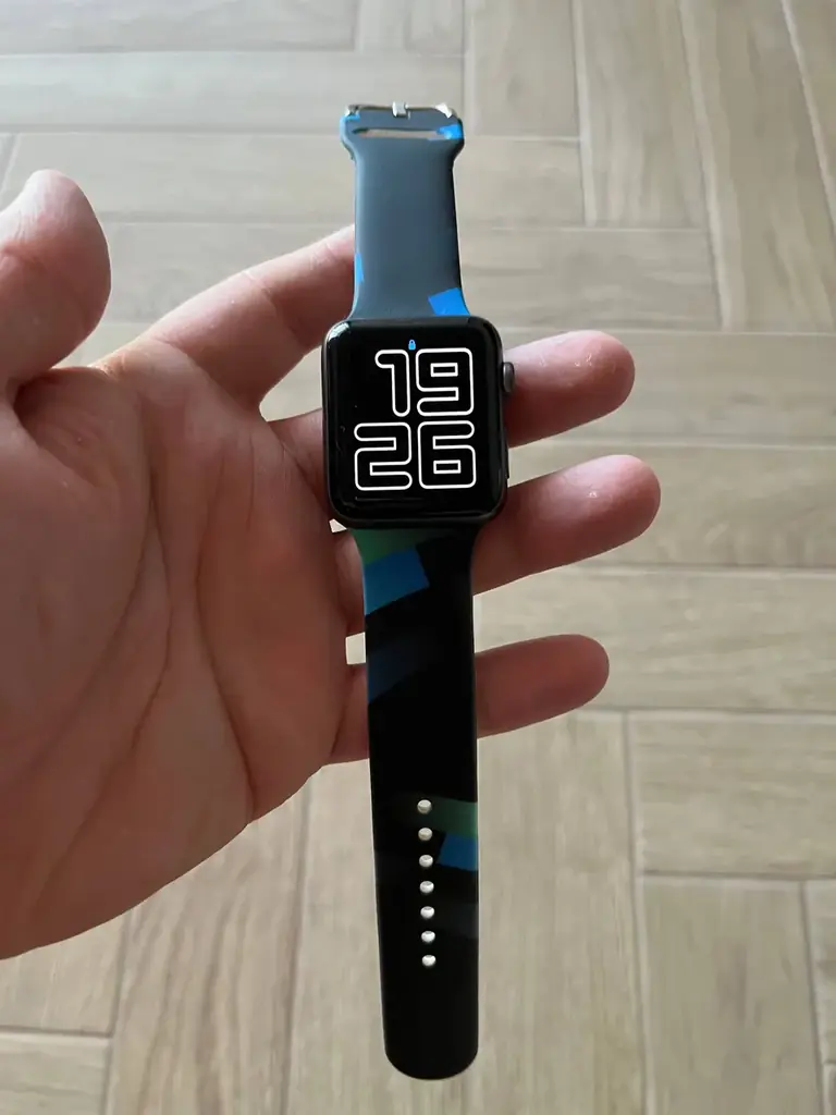 🔸 Apple Watch Series 3