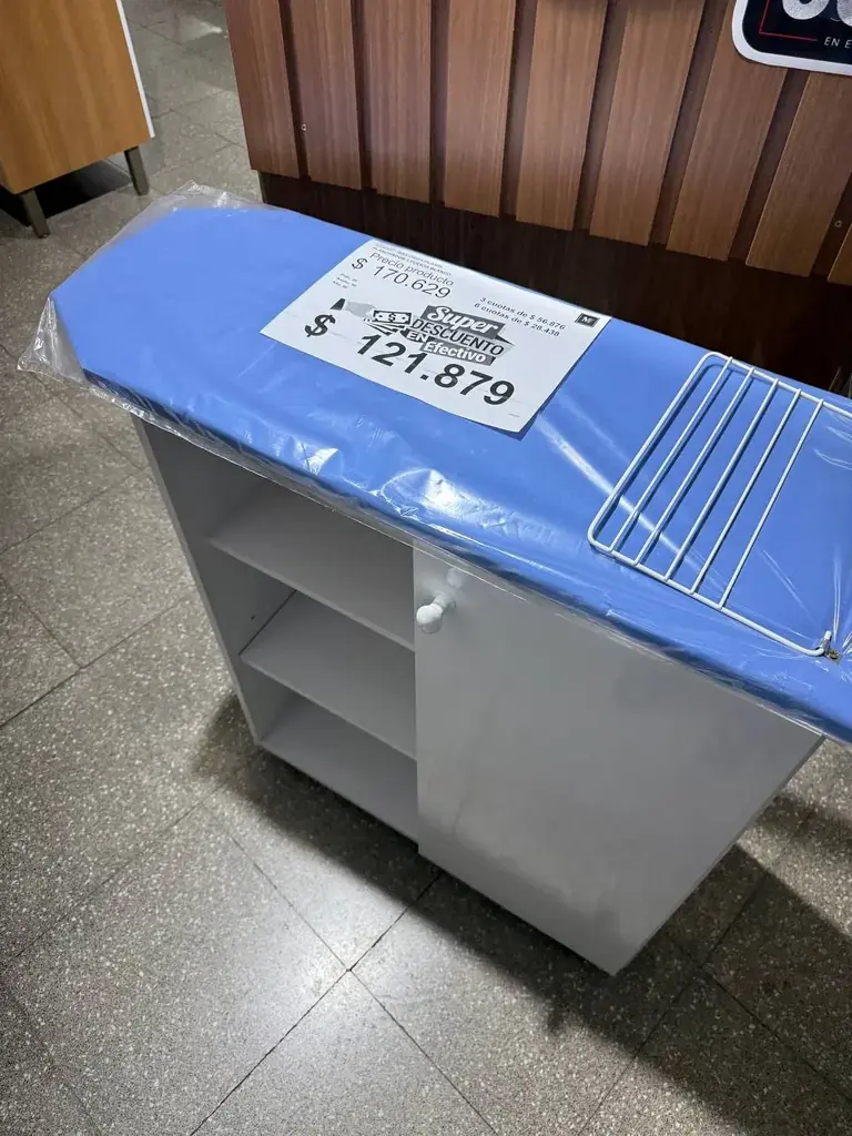 Продаю мини шкаф с ящиками и гладильной доской, очень удобный, многофункциональный, на колесиках, з…