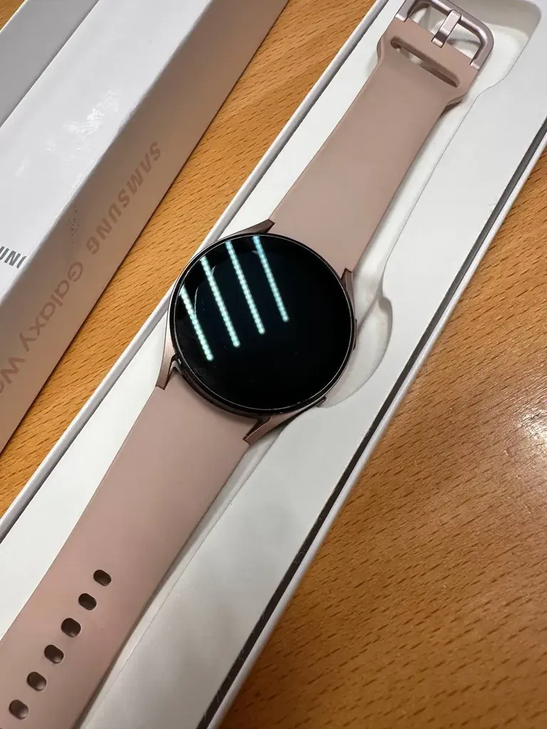 Продаю Samsung Galaxy Watch 4 (40 мм)