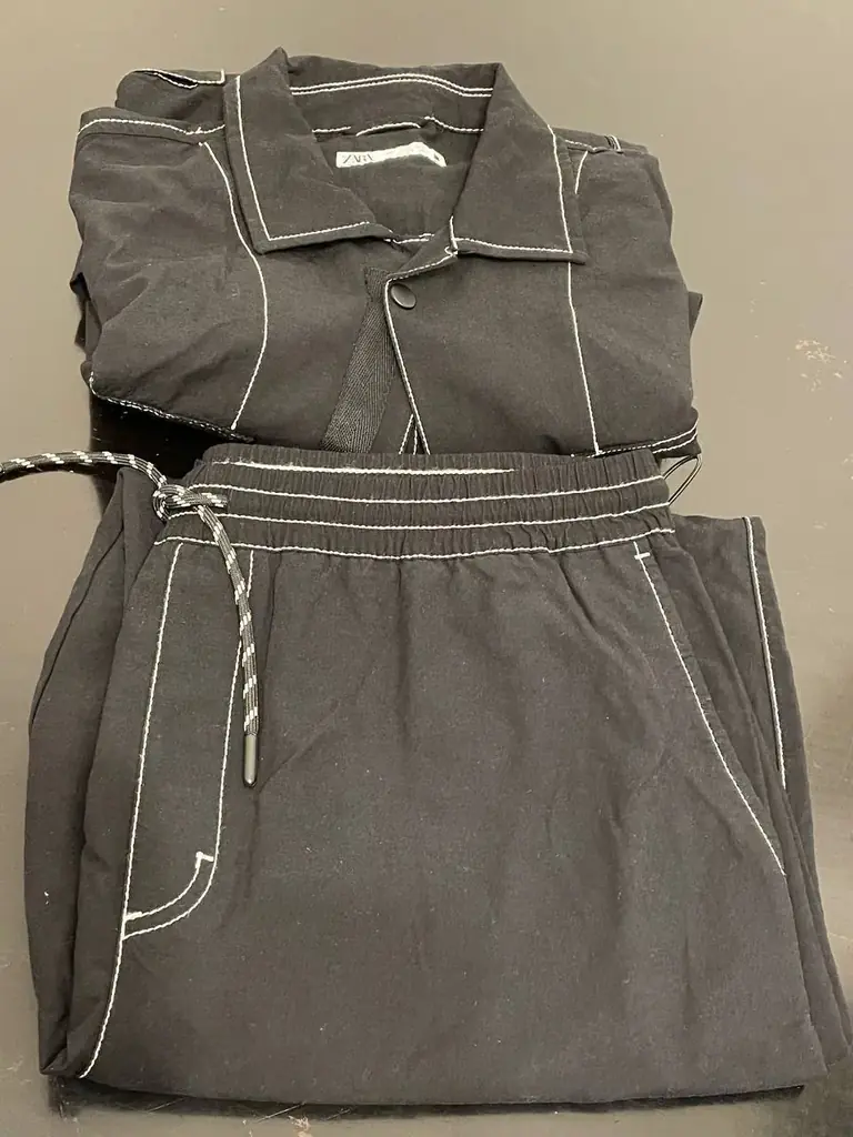 Продам мужской костюм Zara. Рубашка L 42, Штаны L 32, на рост 174-180. Надевался один раз для фотос…
