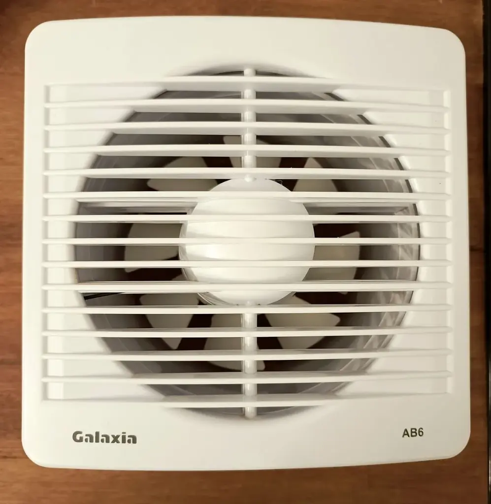 Продам вытяжной вентилятор Galaxia AB6 (6"). Вытяжка в отличном состоянии.