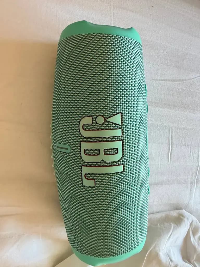 Продам колонку jbl charge 5
