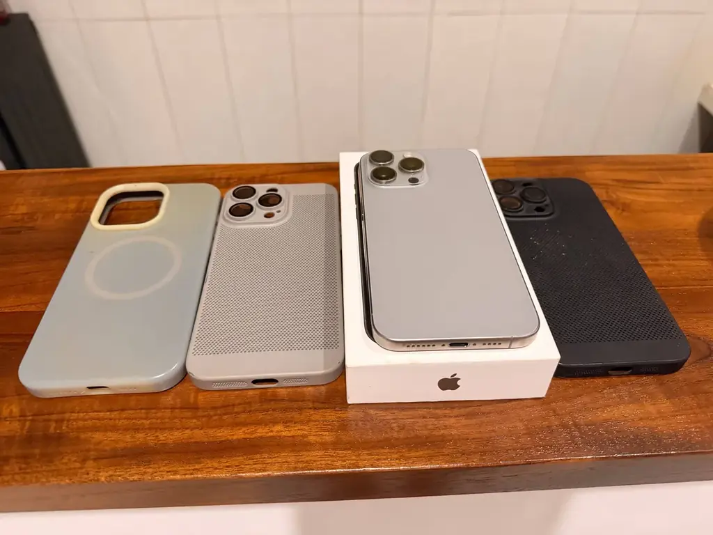 Продам IPhone 15 Pro Max, 256gb, батарея 88%. Сим физическая + eSIM Работает со всеми sim картами.