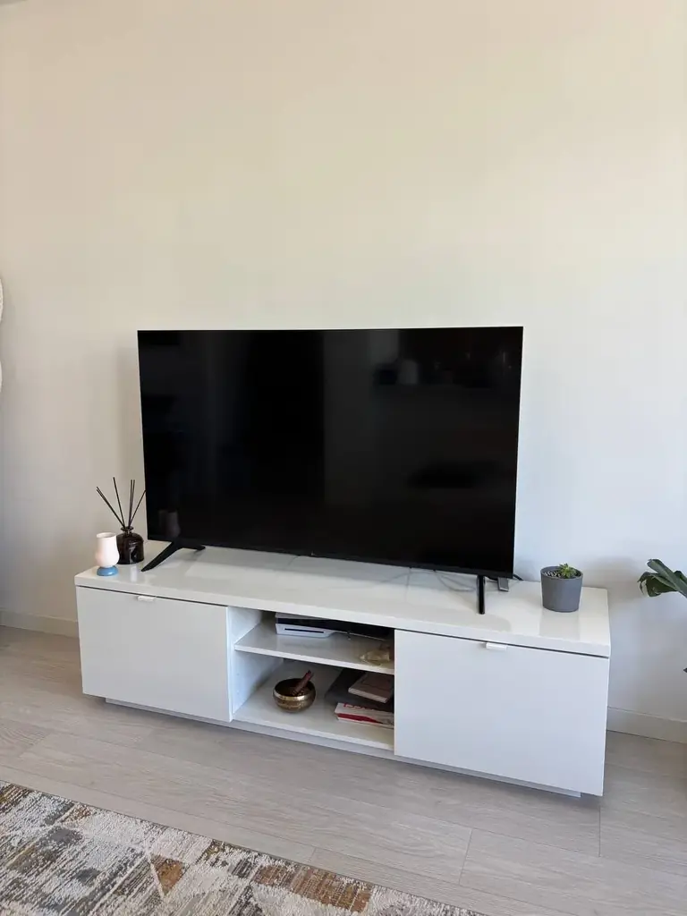 1. Телевизоо LG на 55 дюймов 4K с Smart TV: Netflix, YouTube и тд