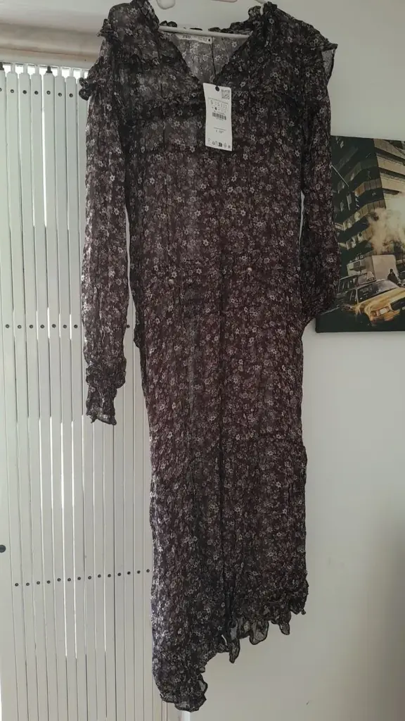 Абсолютно новое платье ZARA, S, стоило почти 60€, отдаю за 20€, оно полупрозрачное, Эшторил