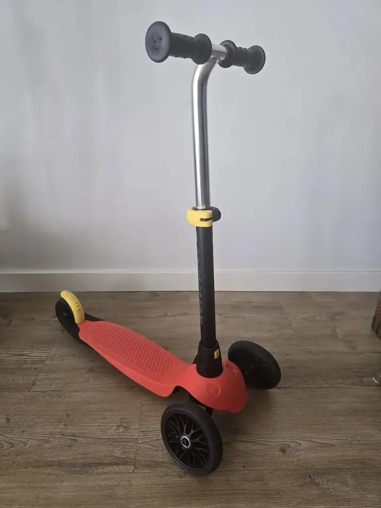 Продам самокат Decathlon OXELO B100 трехколесный в отличном состоянии