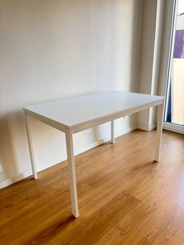 Продаю раздвижной стол IKEA VIHALS
