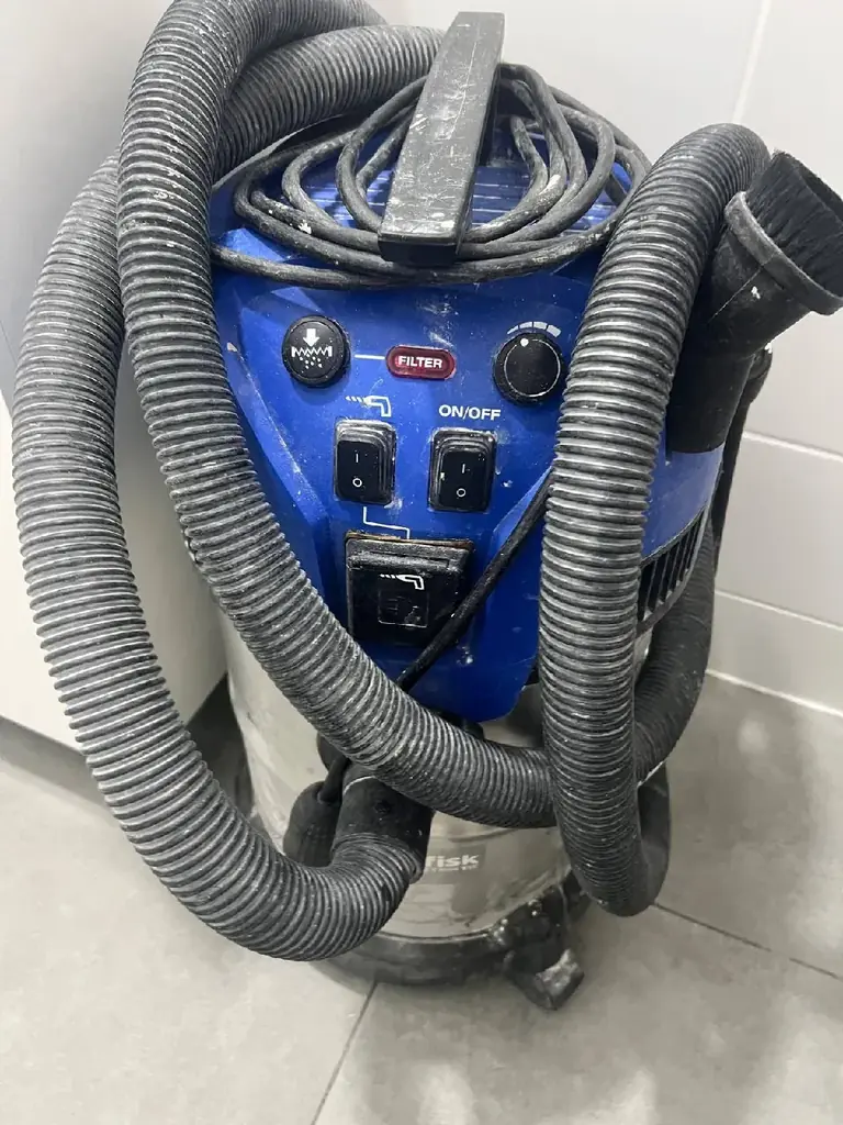 Продается пылесос nilfisk multi ii 30l inox. Предназначен для сухой и влажной уборки в мастерских, …