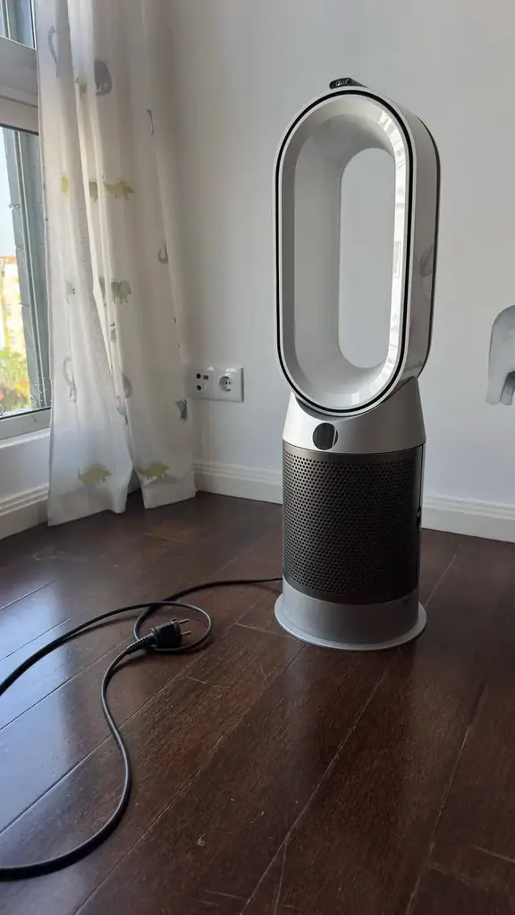 Продам Dyson Hot+Cool Autoreact в отличном состоянии, приобретён зимой 2024 года
