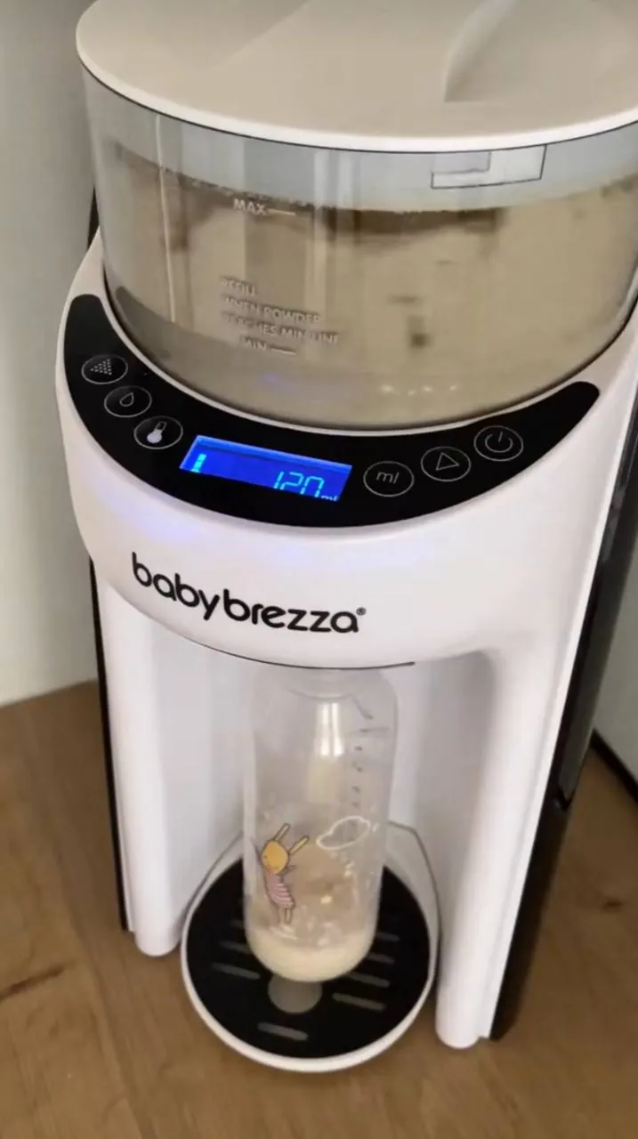 Продам машинку для приготовления смеси Baby Brezza