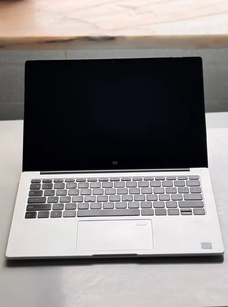 Продаю ноутбук: Xiaomi Mi Notebook Air 13.3" (i7 / 8 ГБ / 256 ГБ SSD / MX150)