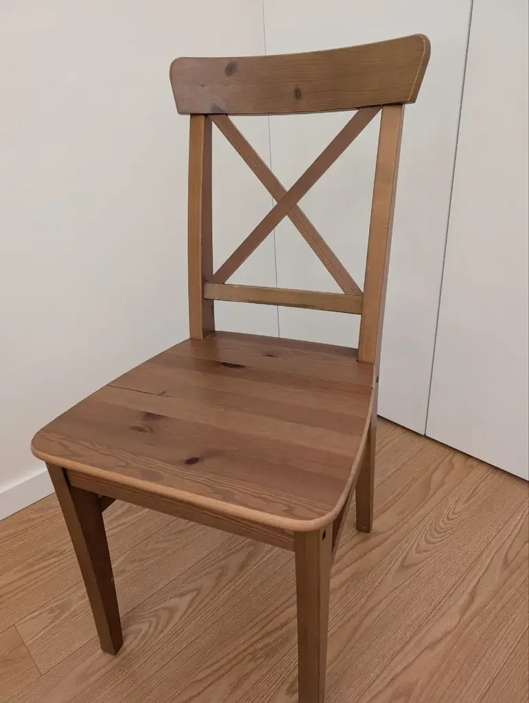 2 стула Ikea INGOLF (002.178.20), б/у с небольшими царапинами - пример самой большой на фото. Лисса…