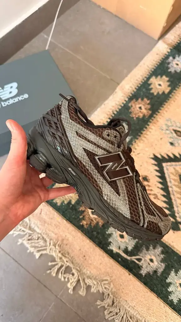 Продам кроссовки new balance 1906r