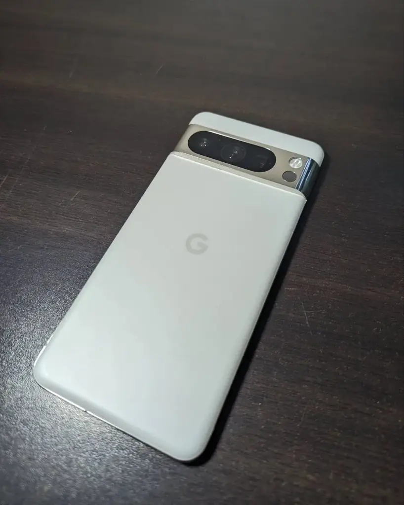 Google Pixel 8 Pro, практически новый телефон, цена: 950 лари (без торга)