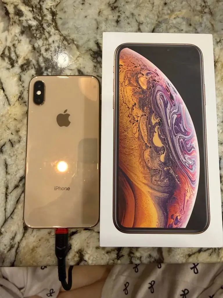 Продам iPhone XS