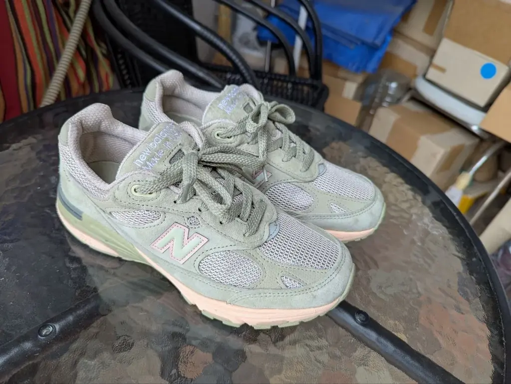 Продам женские кроссовки New Balance 993