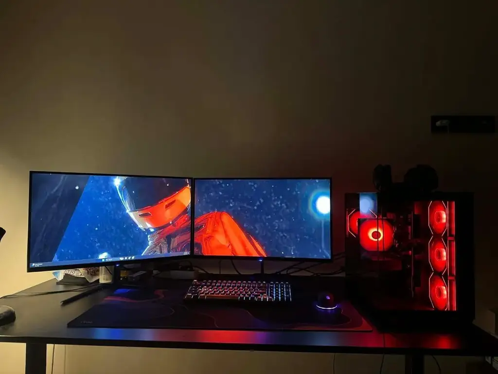 I’m selling the entire setup. The computer was only used for playing CS2 and Squad.