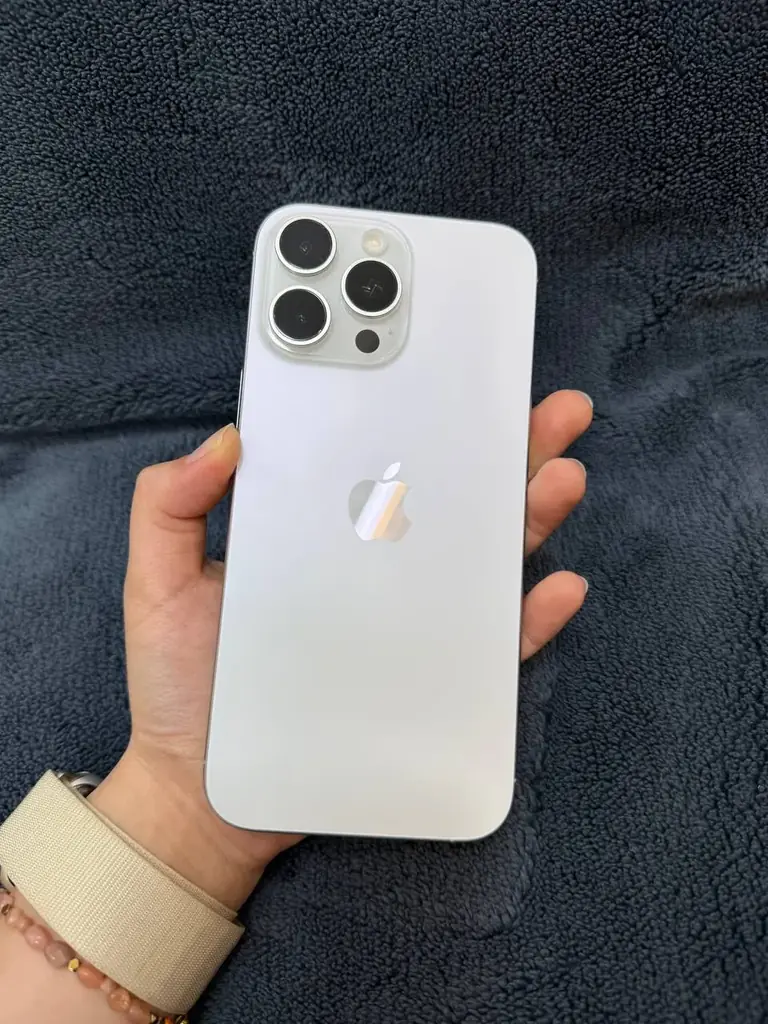 📱 iPhone 16 Pro Max – Очень хорошее состояние