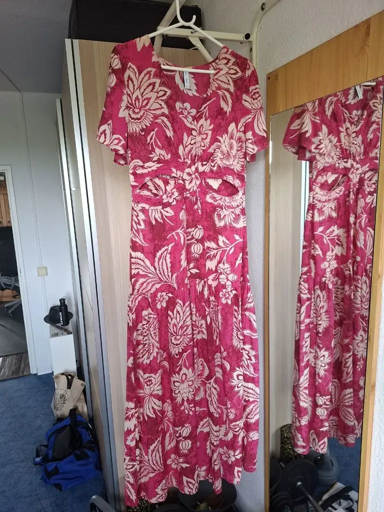 Продам платье mango,  новое,  цена 30 евро,  торг. Размер М. Забрать s grünbergallee 12526. Или воз…