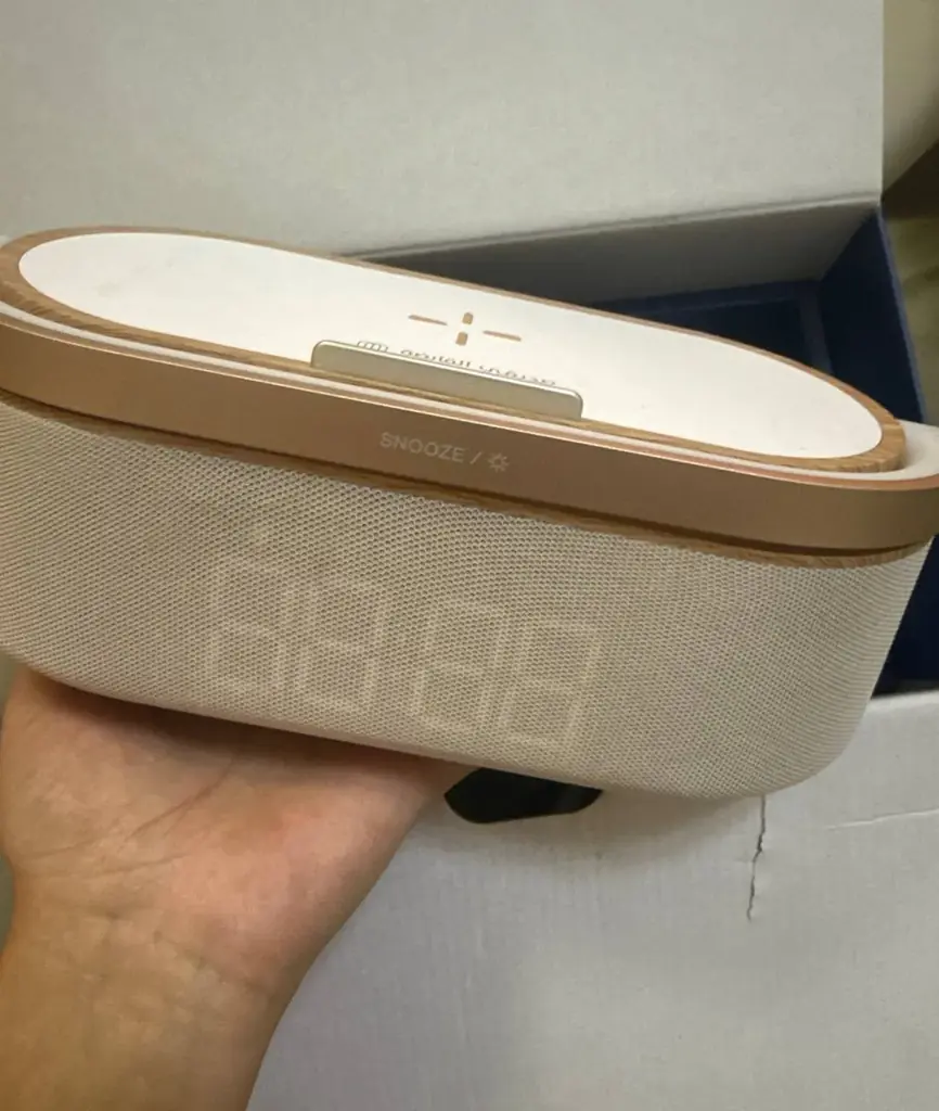 Bluetooth колонка + беспроводная зарядка + будильник + светильник— всё в одном устройстве. 250 aed