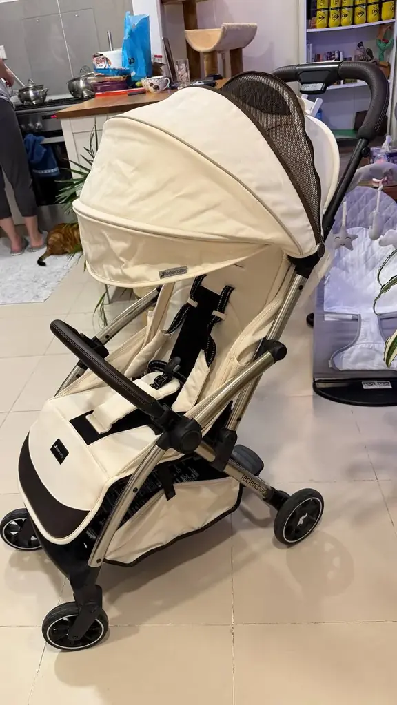 Продам коляску Leclerc, подходит для перелетов, супер легкая и в тоже время прочная. Состояние отли…