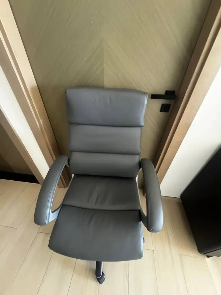 Продам офисный стул, 200 дирхам