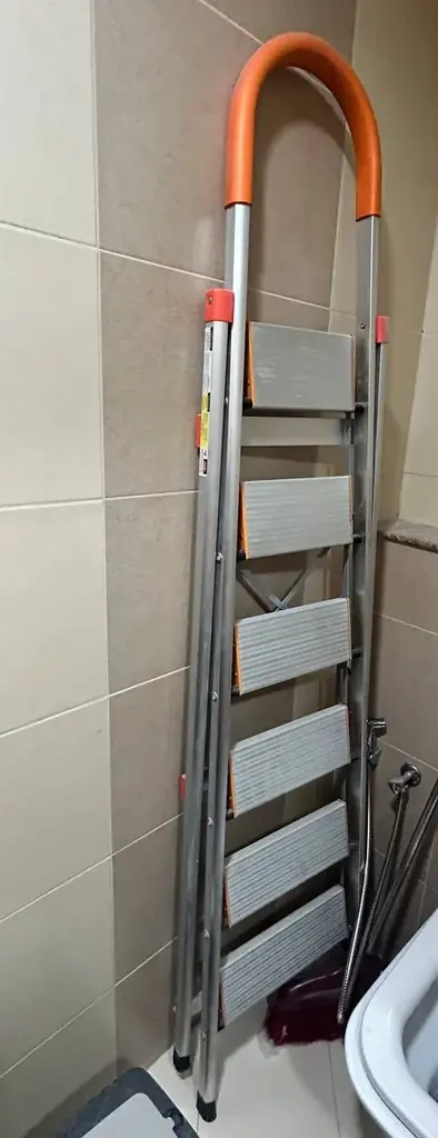 Лестница алюминий, 6 ступеней. 150 дирхамов