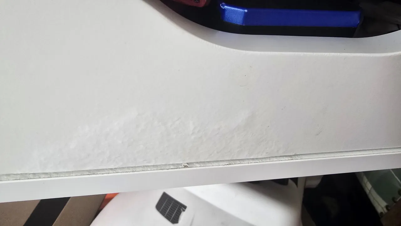 Продам стол IKEA ALEX белого цвета, длина 132 см.