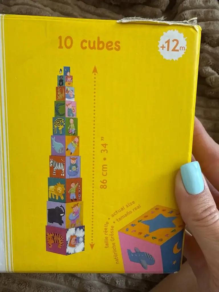 Кубики. 10 €. Состояние очень хорошее, мы их любили, но уже выросли. Малия