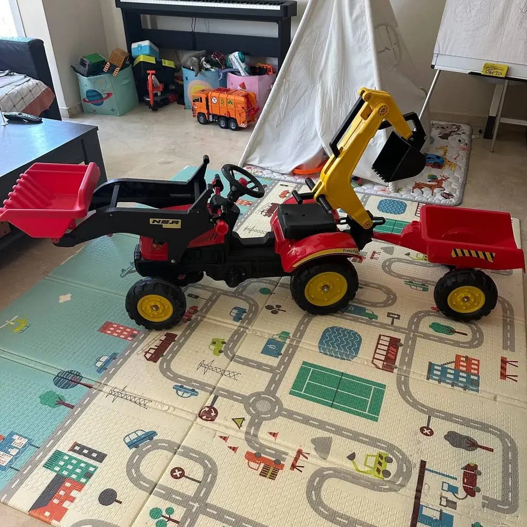 🚜 Продается детский трактор 3 в 1 с прицепом и двумя ковшами! 🚜