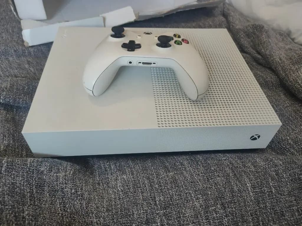 Продам Xbox One S