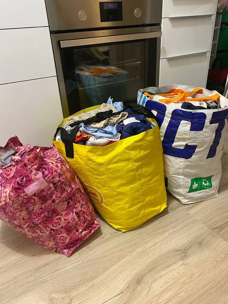 Продам три пакети  дитячих речей на хлопчика, розмір 62-74, ціна за все 100 злотих. Більше фото в п…