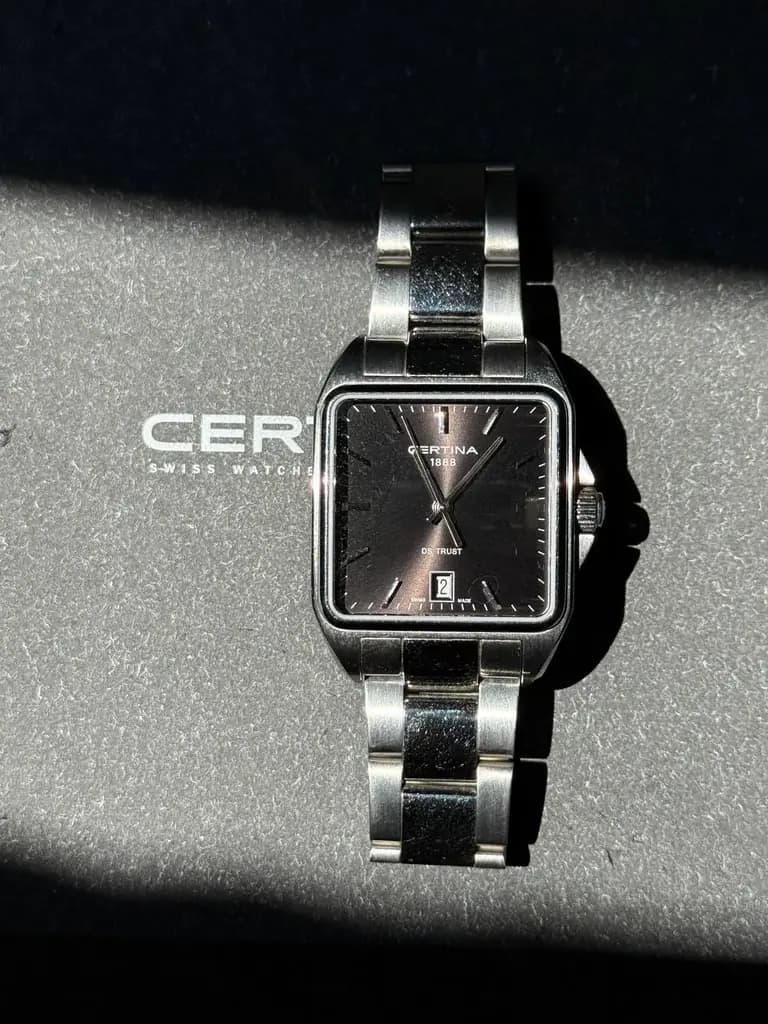 Продаю оригинальные швейцарские часы Certina DS Trust  (референс C019.510 A).