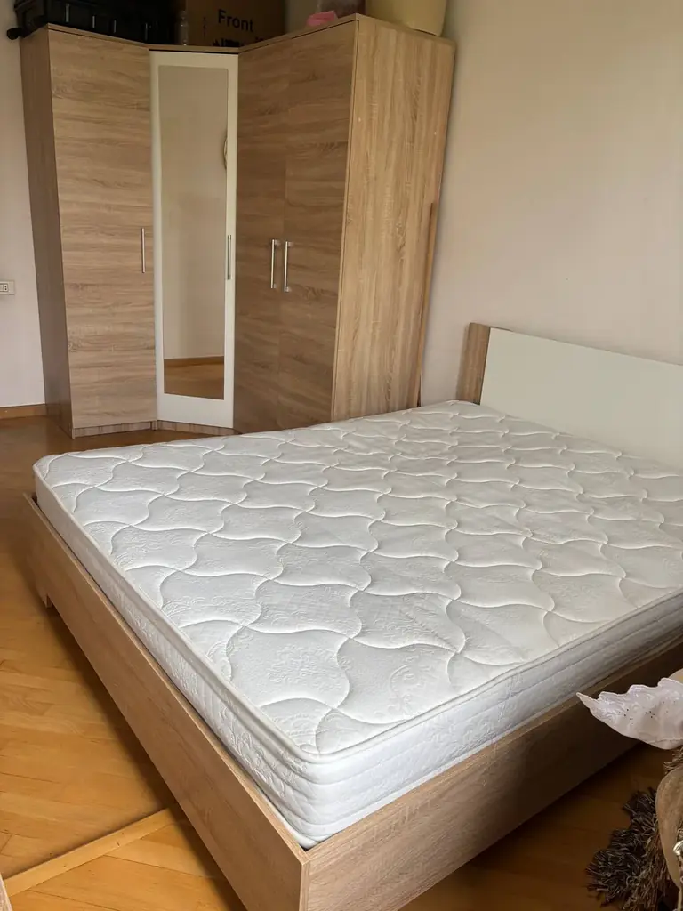 Продаётся комплект мебели для спальни: кровать + угловой шкаф