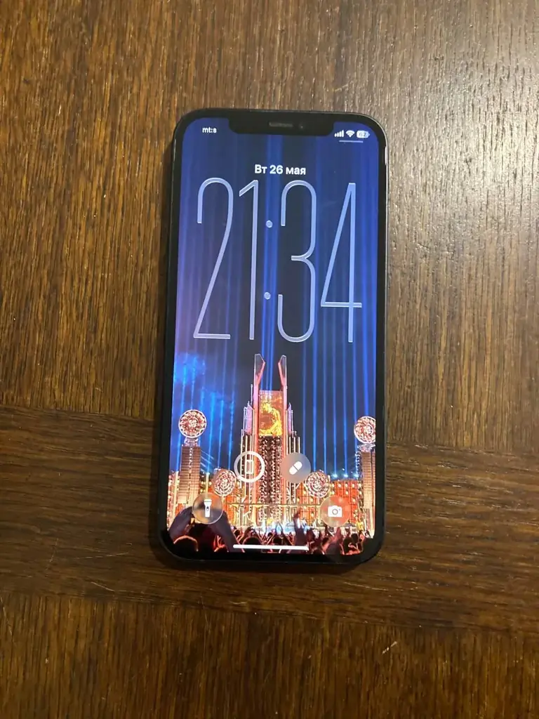 iPhone 12 64gb. Родная батарея 80%, не вскрывался, truetone и face ID работают, внешнее состояние б…