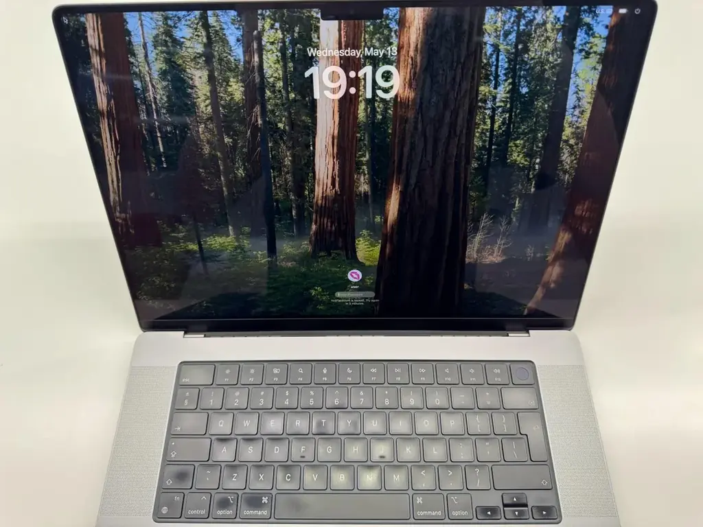 продам Macbook 16 pro