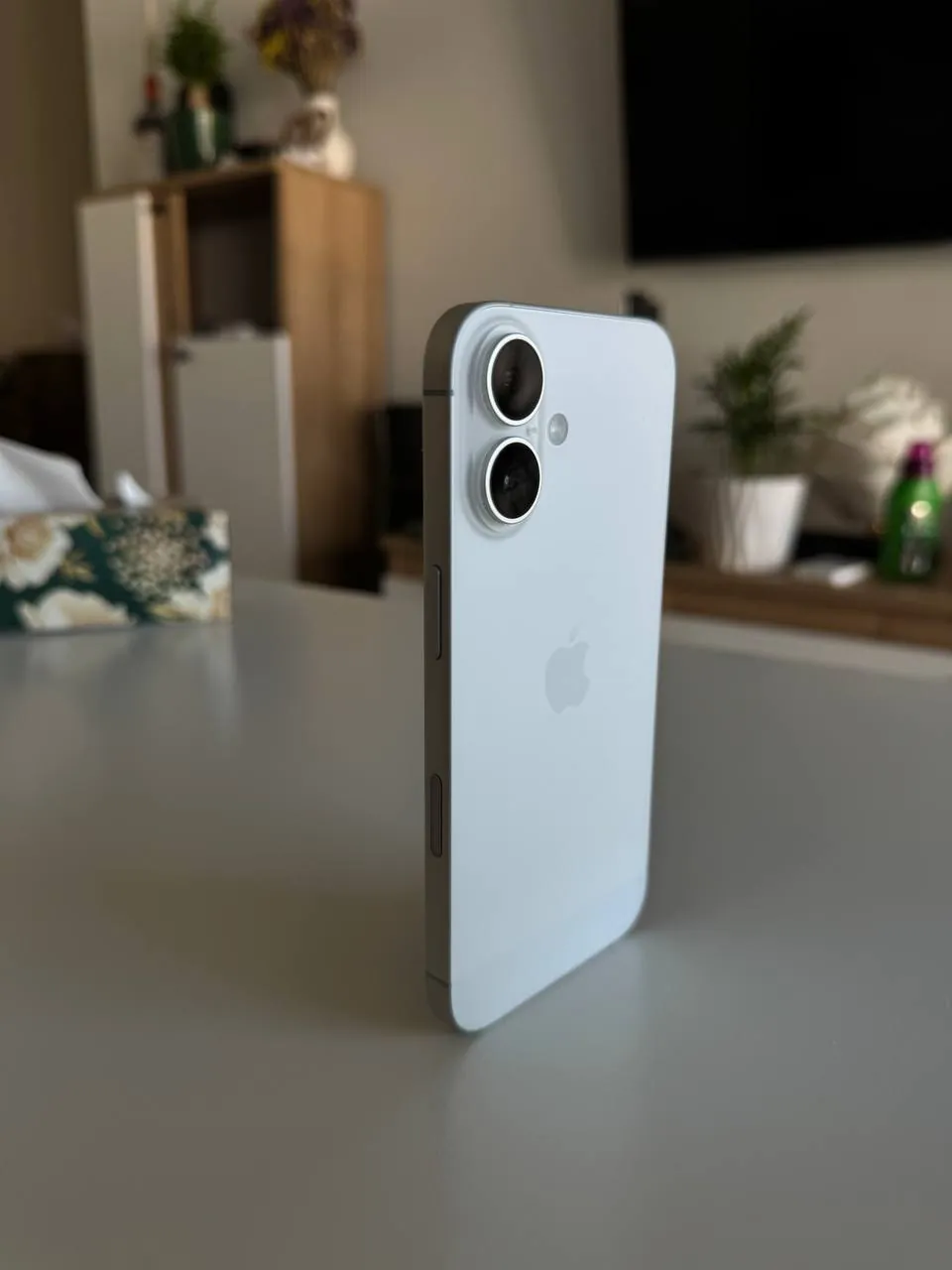 Продаю свой iPhone 16 256GB (базовый).