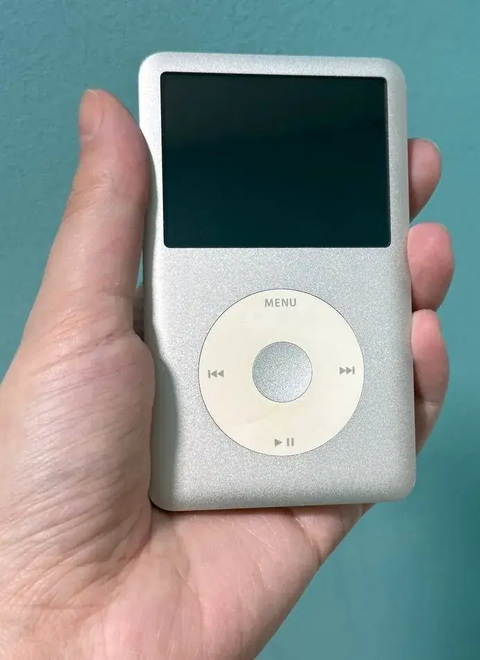 Продам iPod Classic 160GB (Late 2009) A1238 - Серебристый в отличном состоянии.