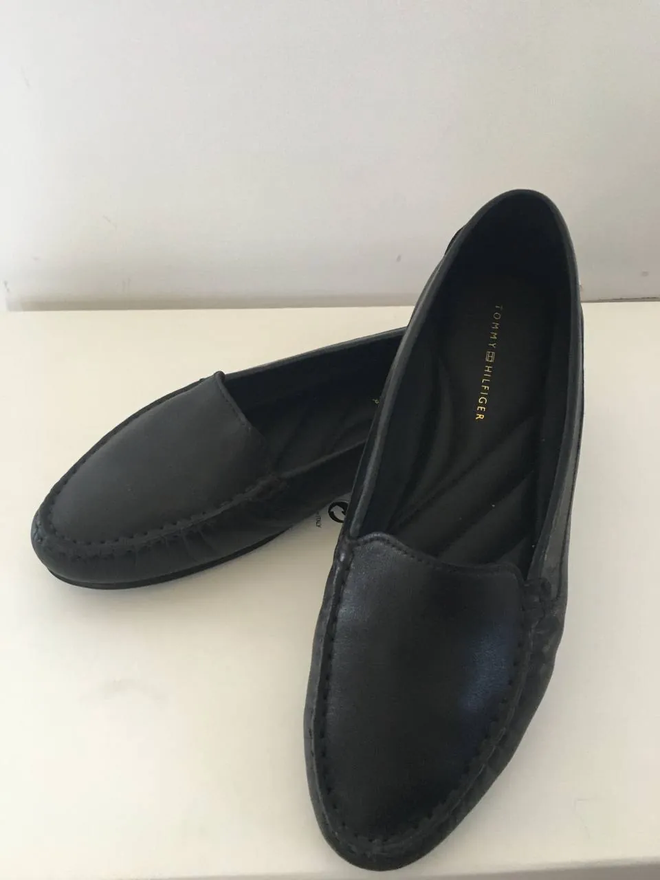 Очень мягкие, лёгкие  и удобные мокасины Tommy Hillfiger.  Кожа . Состояние новых, одеты пару раз, …