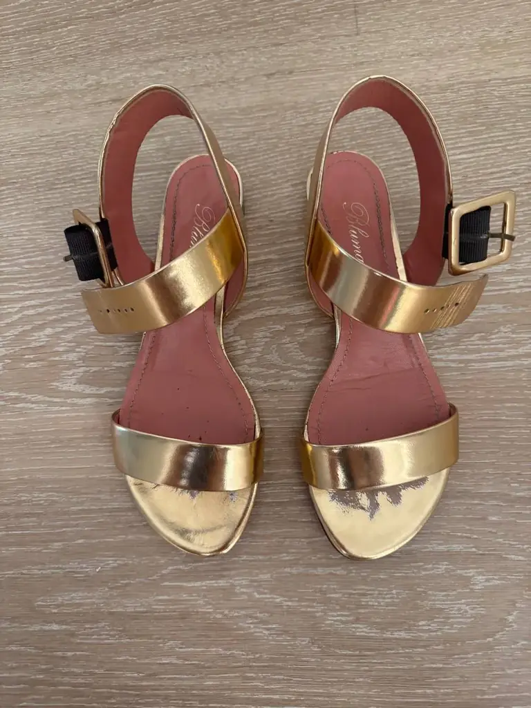 Blumarine, 150; Prada 38 р, 200€